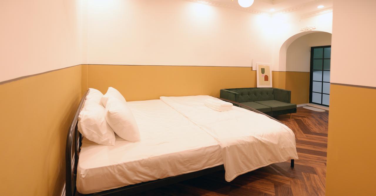 Chloe & Leo Boutique Homestay Hanoi Exteriör bild